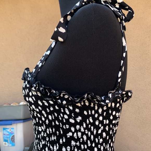 Cute black and white sundress. Simply done. - Picture 4 of 5